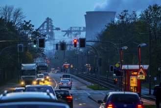 Hüttenwerke Krupp Mannesmann, HKM, blast furnaces, cooling tower, in Duisburg-Hüttenheim, view over