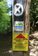 Hiking sign of the Baldeneysteig, hiking trail around the heights, around Lake Baldeney in Essen,