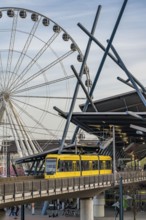 Ferris wheel at the Neue Mitte stop, for bus and tram lines, at the Westfield Centro shopping