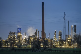 Ruhr oil refineries in Gelsenkirchen, Scholven, North Rhine-Westphalia, Germany, Europe