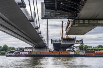 Demolition of the old A40 Rhine bridge Neuenkamp, next to it the first part of the new motorway