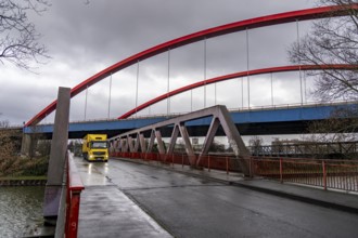 Dilapidated A42 motorway bridge (red arches) over the Rhine-Herne Canal, with massive structural