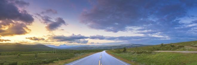 Evening atmosphere along road 27, Rondane National Park, Venabygdsfjell, Rondafjell, Enden,