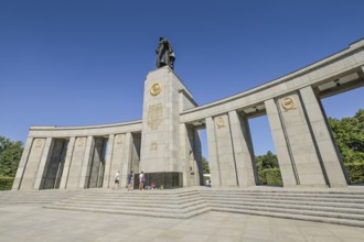 Soviet Memorial, Straße des 17. Juni, Tiergarten, Berlin, Germany, Europe