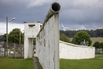 Mödlareuth, municipality with 55 inhabitants, which lies partly in the Free State of Thuringia and