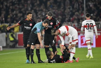 Atakan Karazor VfB Stuttgart (16) at Hugo Ekitike Eintracht Frankfurt SGE (11) injured Injury Tuta