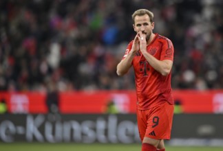 Harry Kane FC Bayern Munich FCB (09) Disappointment disappointed after missed goal opportunity