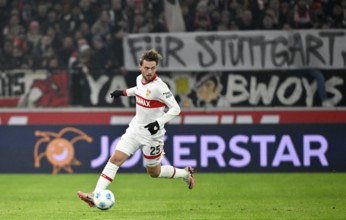 Jacob Bruun Larsen VfB Stuttgart (25) Action on the ball MHPArena, MHP Arena Stuttgart,