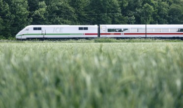 Hamm, 11.06.2021, A Deutsche Bahn ICE train