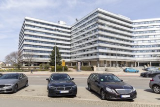 New block built as a W with the typical corners and edges of Eastern Modernism, Brückenstraße,