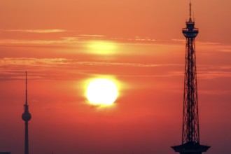 Sunrise in Berlin, Radio Tower, Television Tower, 06.09.2024, Berlin, Berlin, Germany, Europe