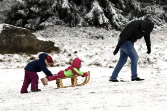 The first snow is here. Despite the coronavirus pandemic, families with children are enjoying