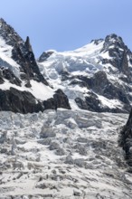 La Jonction, glacier tongue, Glacier des Bossons meets Glacier de Taconnaz, summit of Mont Maudit