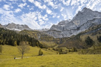 Mountain landscape in autumn in Rißtal with Spritzkarspitze, Großer Ahornboden, Engalpe, Eng,