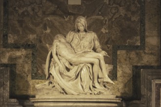 Pietà by Michelangelo, St Peter's Basilica, San Pietro in Vaticano, Basilica of St Peter in the