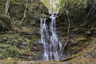 Klidingen waterfall in autumn, Vulkaneifel, Rhineland-Palatinate, Germany, Europe