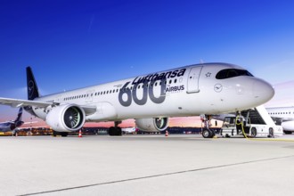 A Lufthansa Airbus A321neo aircraft with the registration D-AIEQ and the 600th Airbus Aircraft