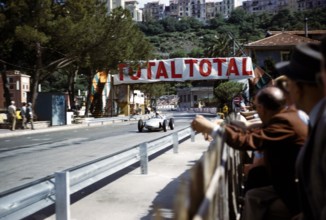 Formula 1 race Monaco Grand Prix 1961, Jo Bonnier, Porsche overtaking in the pits