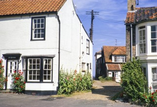 Hübsche historische Cottages an der Küste, Southwold, Suffolk, England, Vereinigtes Königreich Juli