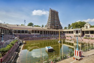 Sri Meenakshi Temple water tank, Madurai, Tamil Nadu, India, Asia