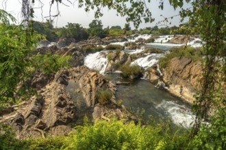 Li Phi Somphamit waterfall on the Mekong, Si Phan Don, Champasak province, Laos, Asia