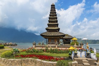 Pura Ulun Danu Bratan, attraction, Hindu temple, temple, tourism, travel, monument, pagoda, Bali,