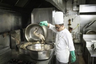 Restaurant Mei Yuan in Hotel Jinlin, the most renowned restaurant for Nanjing Salt Duck, the side