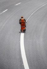 Marking work after the renewal of the road surface on the A40 motorway between the Kaiserberg