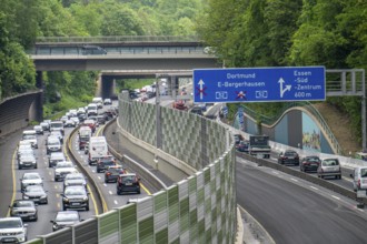 Motorway construction site on the A52 in Essen, complete refurbishment of the carriageways in both