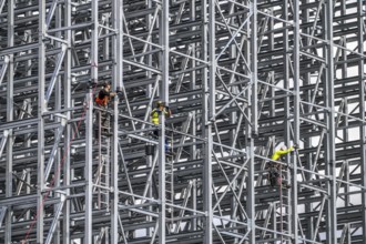 Construction of a high-bay warehouse, storage system for high space utilisation, in steel