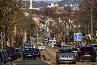 Ruhrbahn tram, city centre traffic, Hobeisenstrasse, in front, Martin-Luther-Strasse, in the