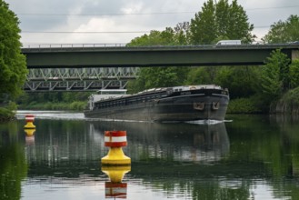 A43 motorway bridge, built in 1965, over the Rhine-Herne Canal, the bridge is badly damaged, steel