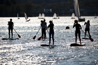 Lake Baldeney in Essen, Ruhr reservoir, sailing boats, stand-up paddling, sailing regatta, Essen,