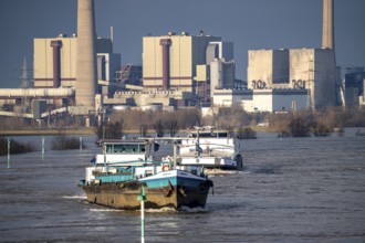 Cargo ships on the Rhine near Rheinberg, in the background the decommissioned Voerde coal-fired