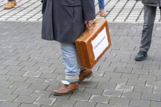 Suitcase march in Recklinghausen, for the 2nd time over 500 people walk through Recklinghausen,