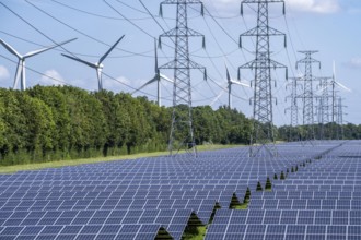 High-voltage power line route, the space underneath is used for a solar park over 5 km long, behind