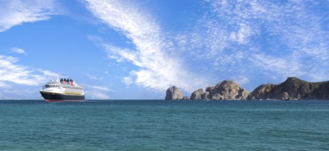 Los Cabos, Mexico, boat trip around scenic Arch of Cabo San Lucas, Playa Amantes, Playa del