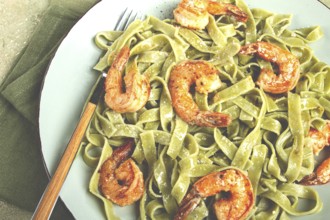 Tagliatelle with spinach, in cream sauce, with shrimp, homemade, no people