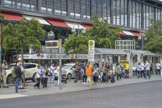 Bus stop, waiting people, Bahnhof Zoo, Hardenbergplatz, Charlottenburg, Berlin, Germany, Europe