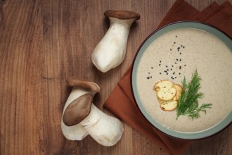 Mushroom cream soup, with dill and bruschetta, mushroom eringi