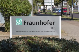 Sign with the inscription Fraunhofer IFF at the entrance to the Fraunhofer Institute for Factory