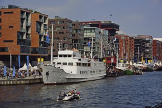 Germany, Hamburg, HafenCity, Sandtorhafen, traditional harbour, Kaiserkai, architecture,