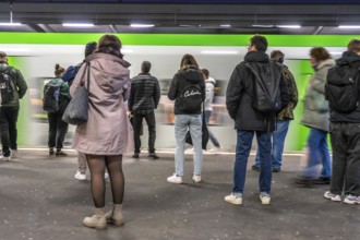 Passengers waiting for a regional train on platform 7, Essen Central Station, North