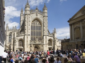 Tourists in the Abbey churchyard, Bath, Somerset, England, United Kingdom, Europe