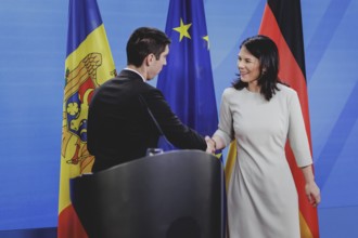 (R-L) Annalena Bärbock (Alliance 90/The Greens), Federal Foreign Minister, and Mihai Popsoi,