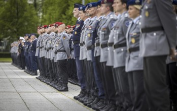 Soldiers from various armed forces during the final roll call at the Federal Ministry of Defence to