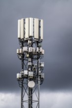 Mobile radio mast with various antenna systems, for mobile radio and other telecommunications, G5