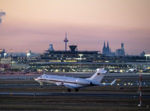 14+04, German Air Force, BMvG, Bombardier BD-700 Global Express, aircraft landing at Cologne-Bonn