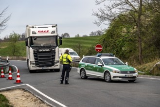 Joint inspection by customs and police, on the A3 motorway towards Cologne, at the Stindertal