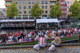 Christianshavns Kanal, Restaurant Schiff, old district, at the same time very lively and hip